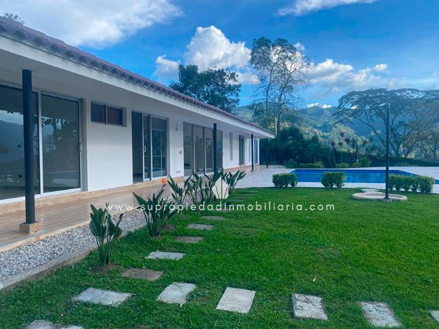 Casa Campestre En Arriendo En Envigado En Loma Del Escobero A285307