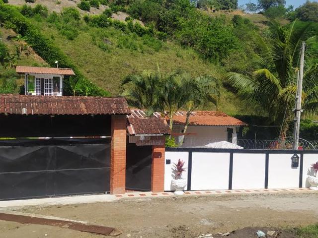 Casa Campestre En Arriendo En Guadalajara De Buga En. A173000