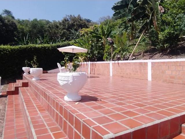 Casa Campestre En Arriendo En Guadalajara De Buga En. A173000