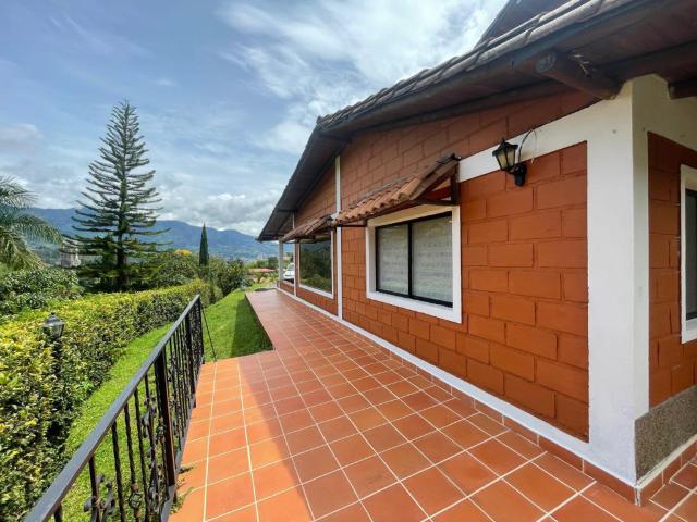 Casa Campestre En Arriendo En Sabaneta En Las Brisas A120461