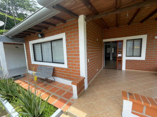 Casa Campestre En Arriendo En Sabaneta En Las Brisas A120461