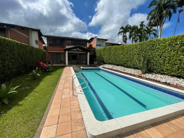 Casa Campestre En Venta En Pereira En Cerritos V301330