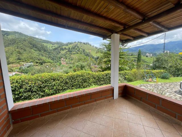 Casa Campestre En Venta En Sabaneta En Las Brisas V317535
