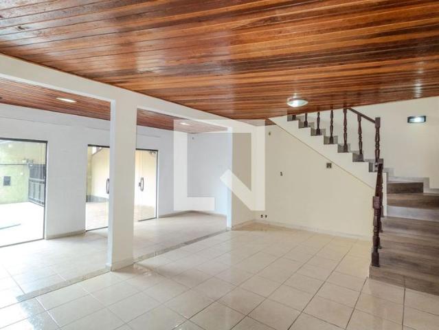 Casa aluguel em Região Geográfica Imediata do Rio de Janeiro, Região Metropolitana do Rio de Janeiro