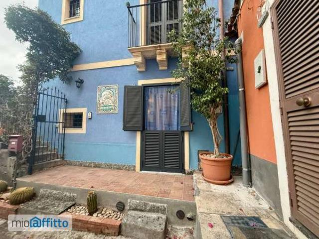 Villa Indipendente in affitto a Antico Corso, Catania