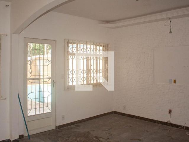 Casa aluguel em Região Geográfica Imediata do Rio de Janeiro, Região Metropolitana do Rio de Janeiro