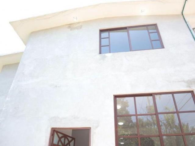 Casa amplia con jardín cerca de Texcoco acepta crédito INFONAVIT