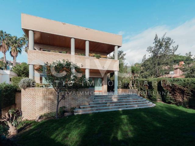 Villa en alquiler en Esplugues De Llobregat, el Centre