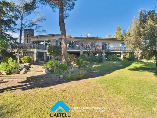 Villa en alquiler en L'ametlla Del Vallès, Grup Banyó