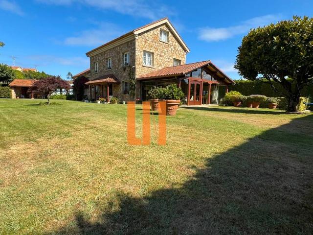 Chalet en venta en Cordeda, A Coruña