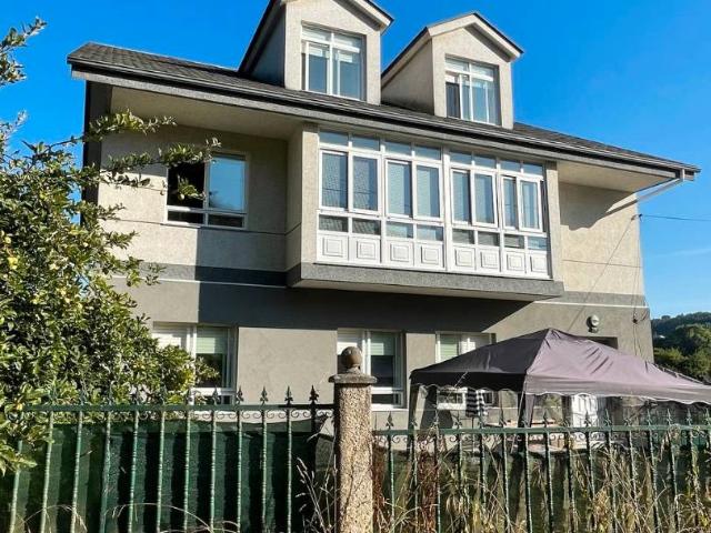 Chalet en venta en Cordeda, A Coruña