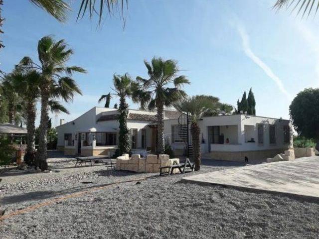 Villa en venta en Abanilla
