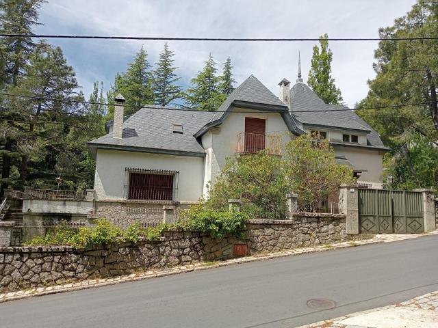 Villa en venta en San Lorenzo De El Escorial