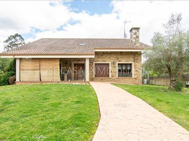 Chalet en venta en Abegondo, A Coruña