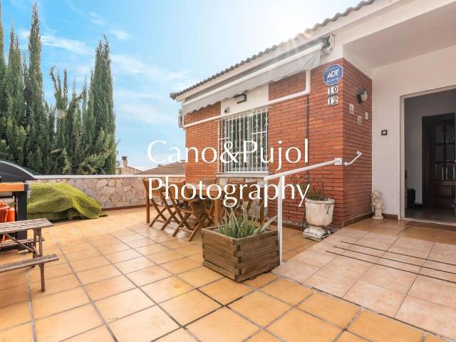Villa en venta en Abrera