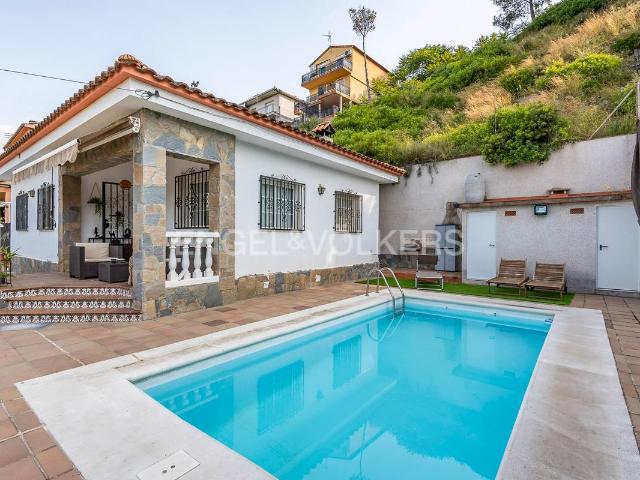 Villa en venta en Abrera