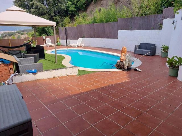 Villa en venta en Abrera
