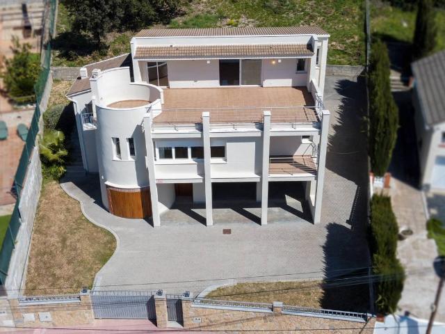 Villa en venta en Abrera