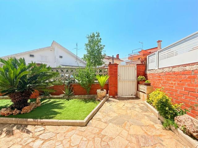 Villa en venta en Abrera