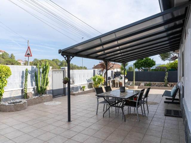 Villa en venta en Abrera