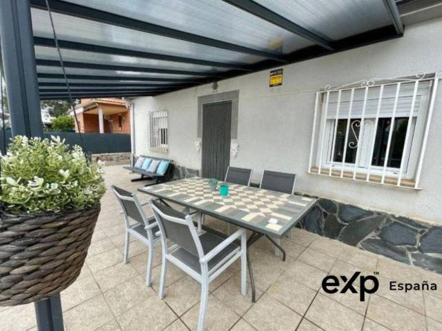 Villa en venta en Abrera