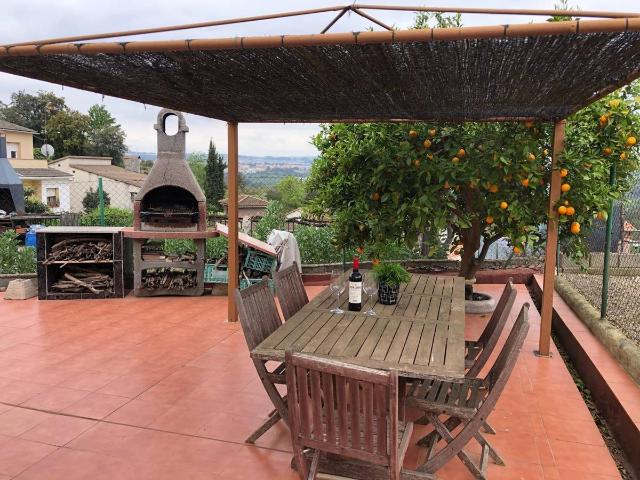 Villa en venta en Abrera