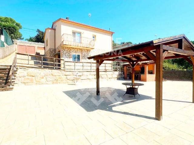 Villa en venta en Vidreres