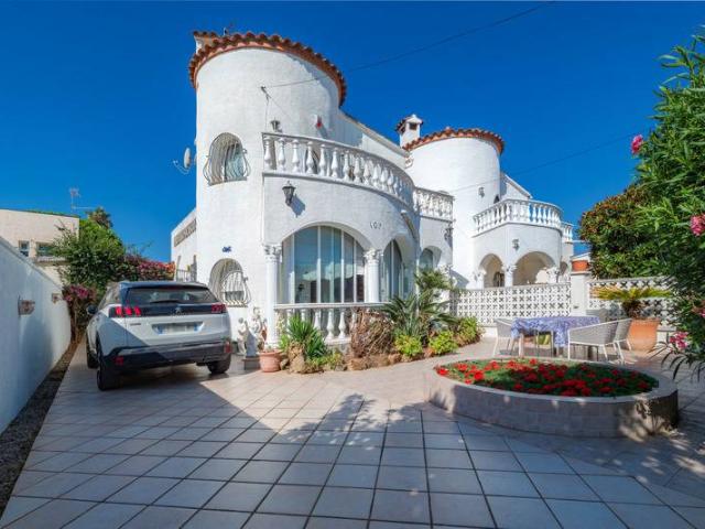 Villa en venta en Empuriabrava