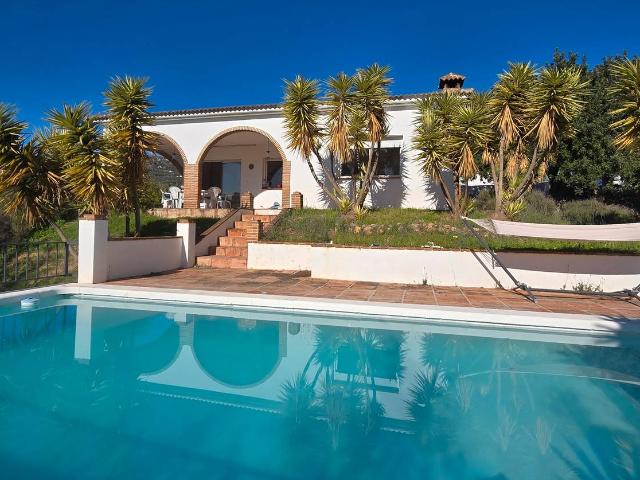 Chalet en venta en Alcaucín, Málaga