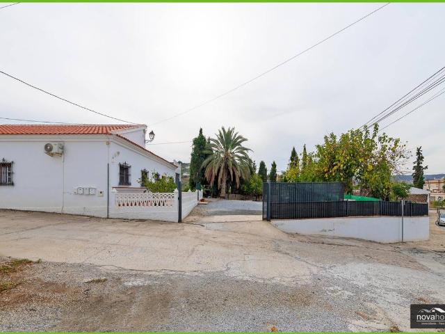 Chalet en venta en Alcaucín, Málaga