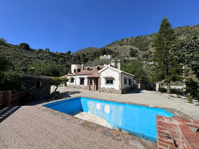 Chalet en venta en Alcaucín, Málaga