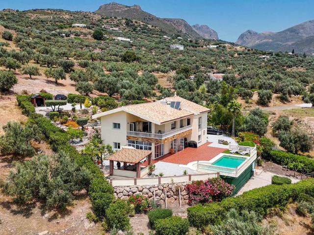 Chalet en venta en Alcaucín, Málaga