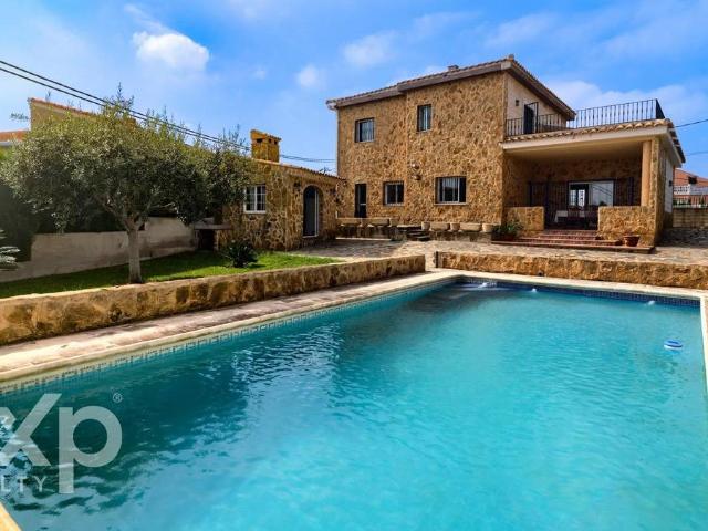 Chalet en venta en Alginet, València / Valencia
