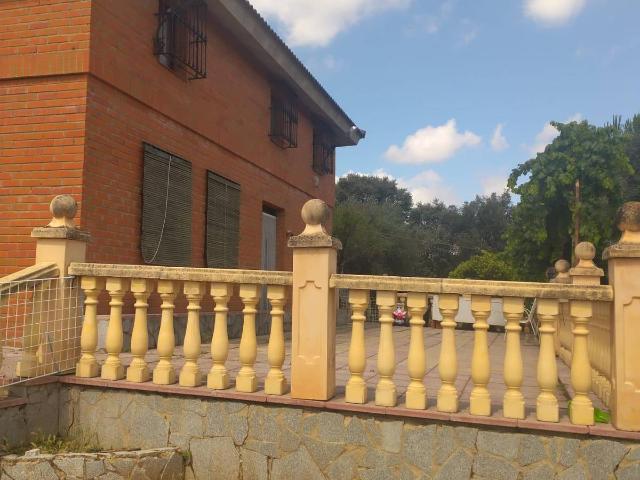 Villa en venta en Aljucén