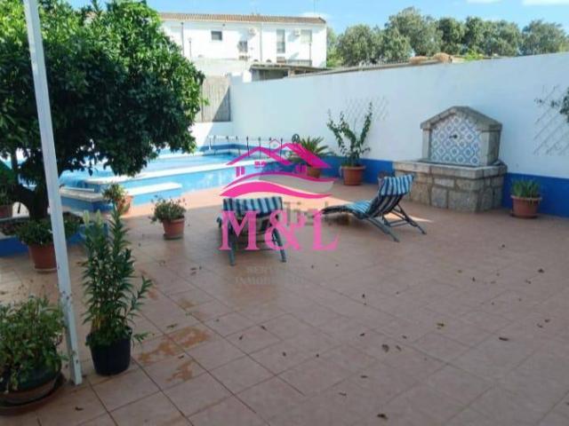Villa en venta en Aljucén
