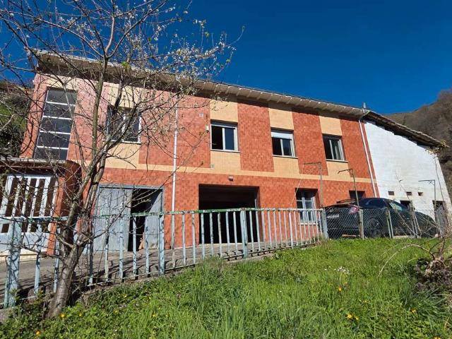 Chalet en venta en La Chalana, Laviana