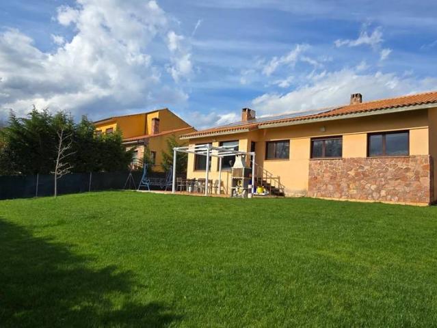 Villa en venta en Almarza