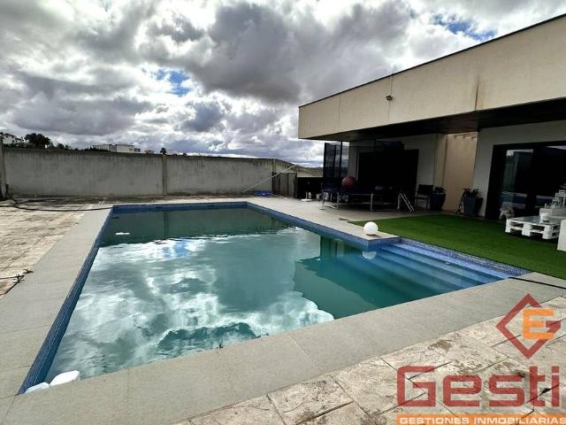 Villa en venta en Almendralejo
