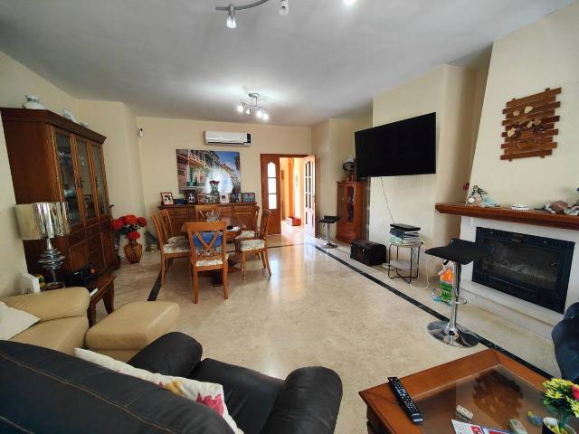 Villa en venta en Almensilla