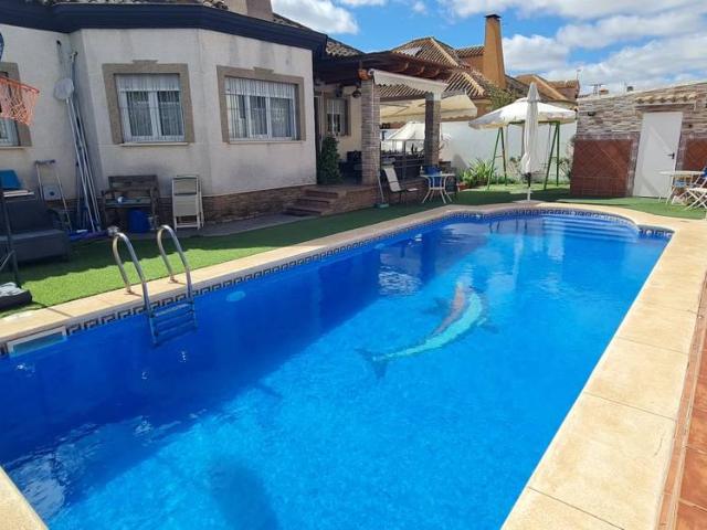 Villa en venta en Almensilla