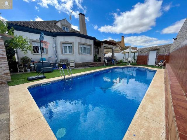 Villa en venta en Almensilla