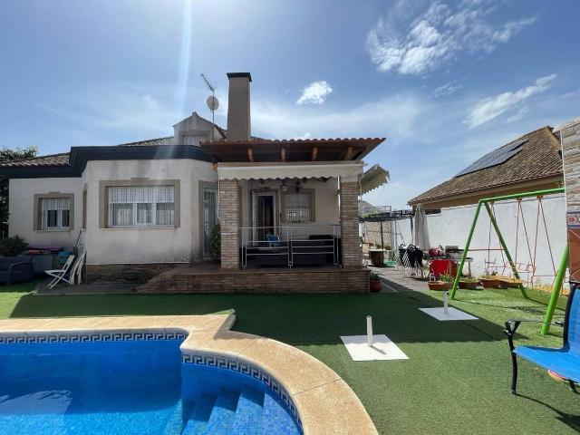 Villa en venta en Almensilla