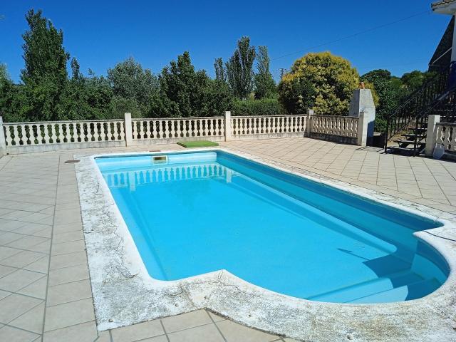 Villa en venta en Almoguera