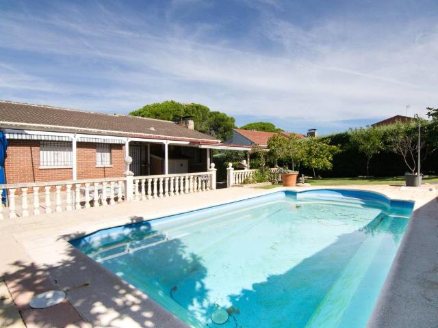 Villa en venta en Almorox