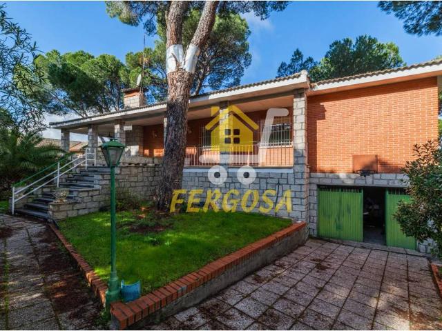 Villa en venta en Almorox