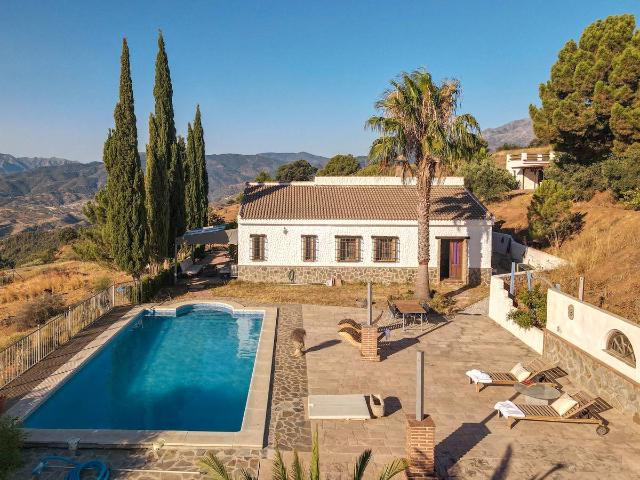 Villa en venta en Alozaina