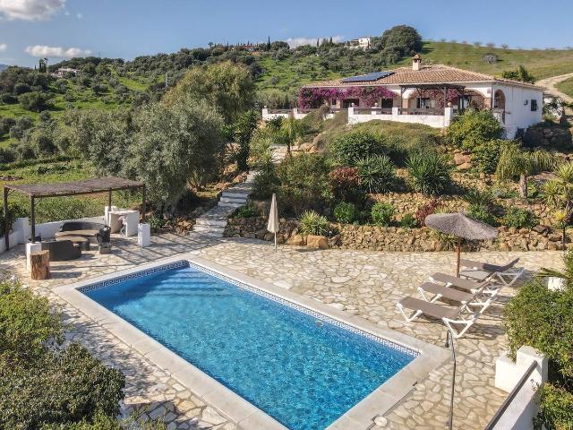 Villa en venta en Alozaina
