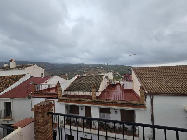 Villa en venta en Alozaina