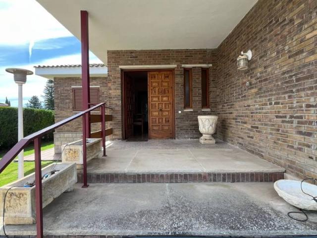 Chalet en venta en Alpicat, Lleida