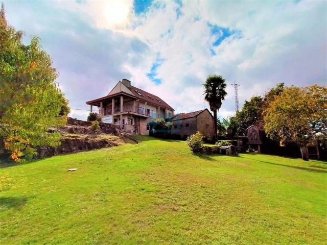 Chalet en venta en Amoeiro, Ourense